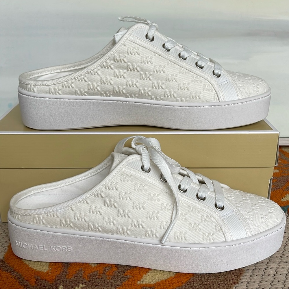 Michael Kors POPPY SLIDE SNEAKERS MK DEBOSSED WASHED DENIM
49T4POFP2D Platforms